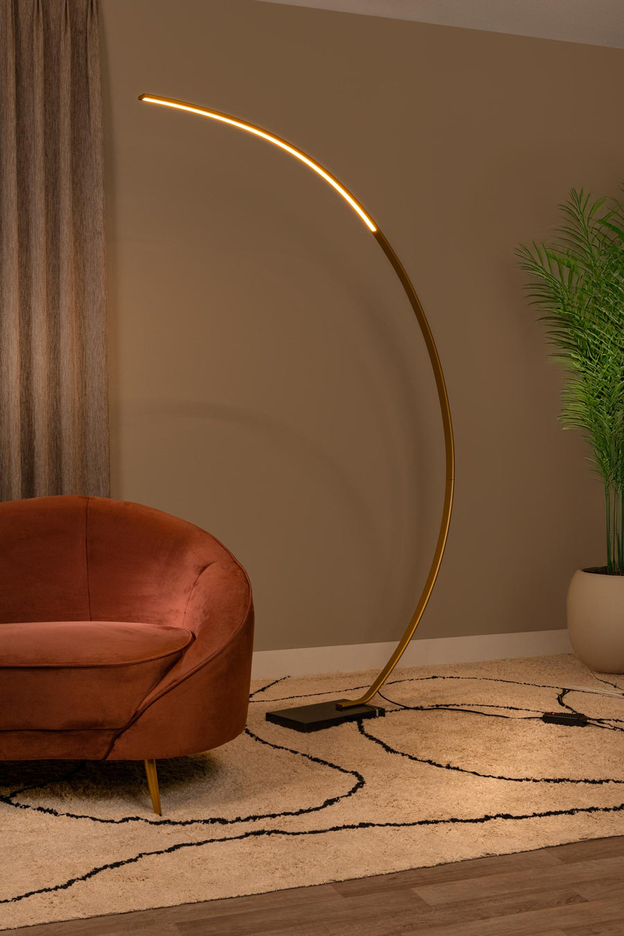 Lucide CURVE dimbare LED-booglamp 15 W, matgoud / messing