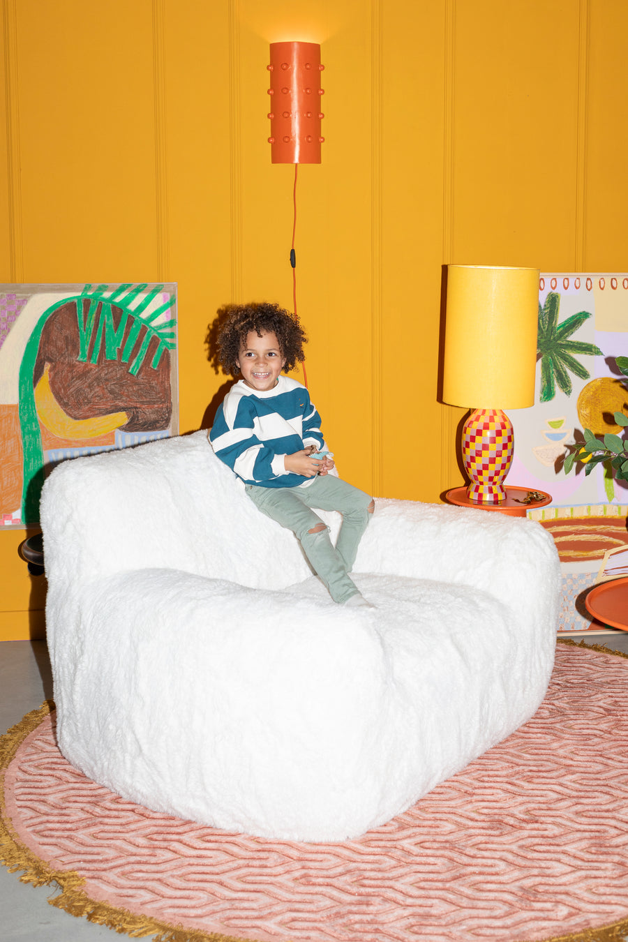 Cuddle the yeti fauteuil/ loungestoel pluche wit