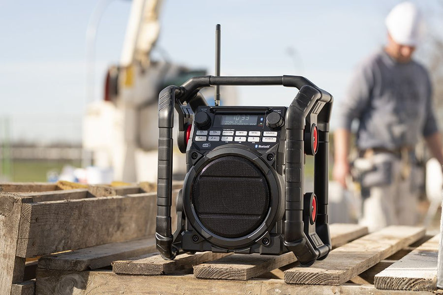 DAB+ / FM / Bluetooth / USB (lader/speler)  / Oplaadbaar / IP65