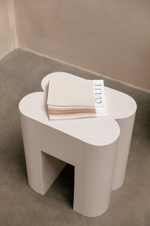 Shape krukje/ bijzettafel beige