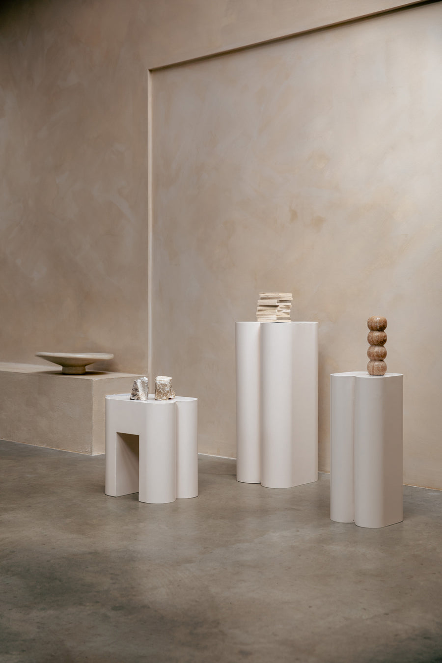 Shape krukje/ bijzettafel beige