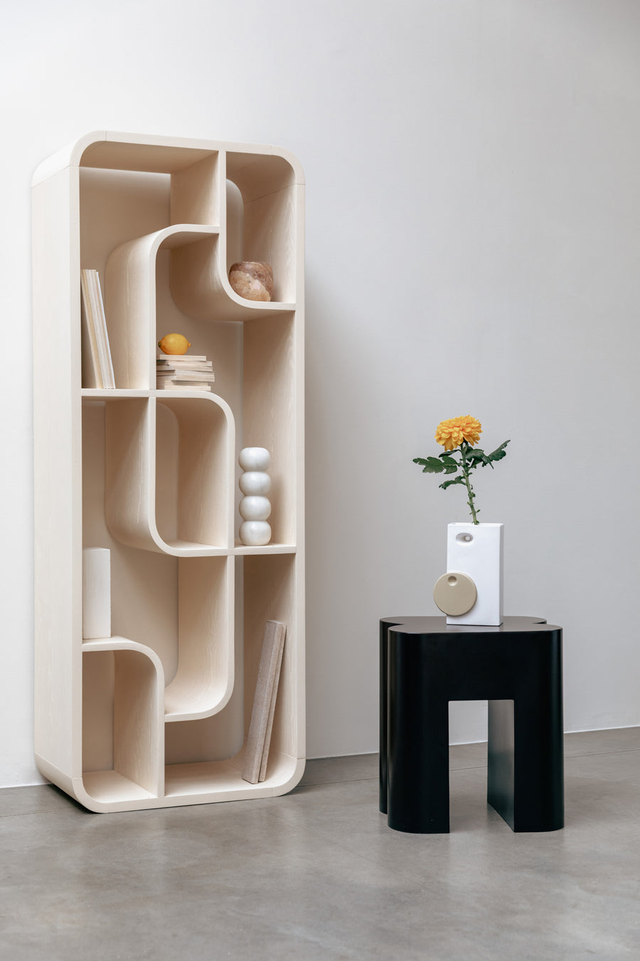 Shape krukje/ bijzettafel donkerbruin