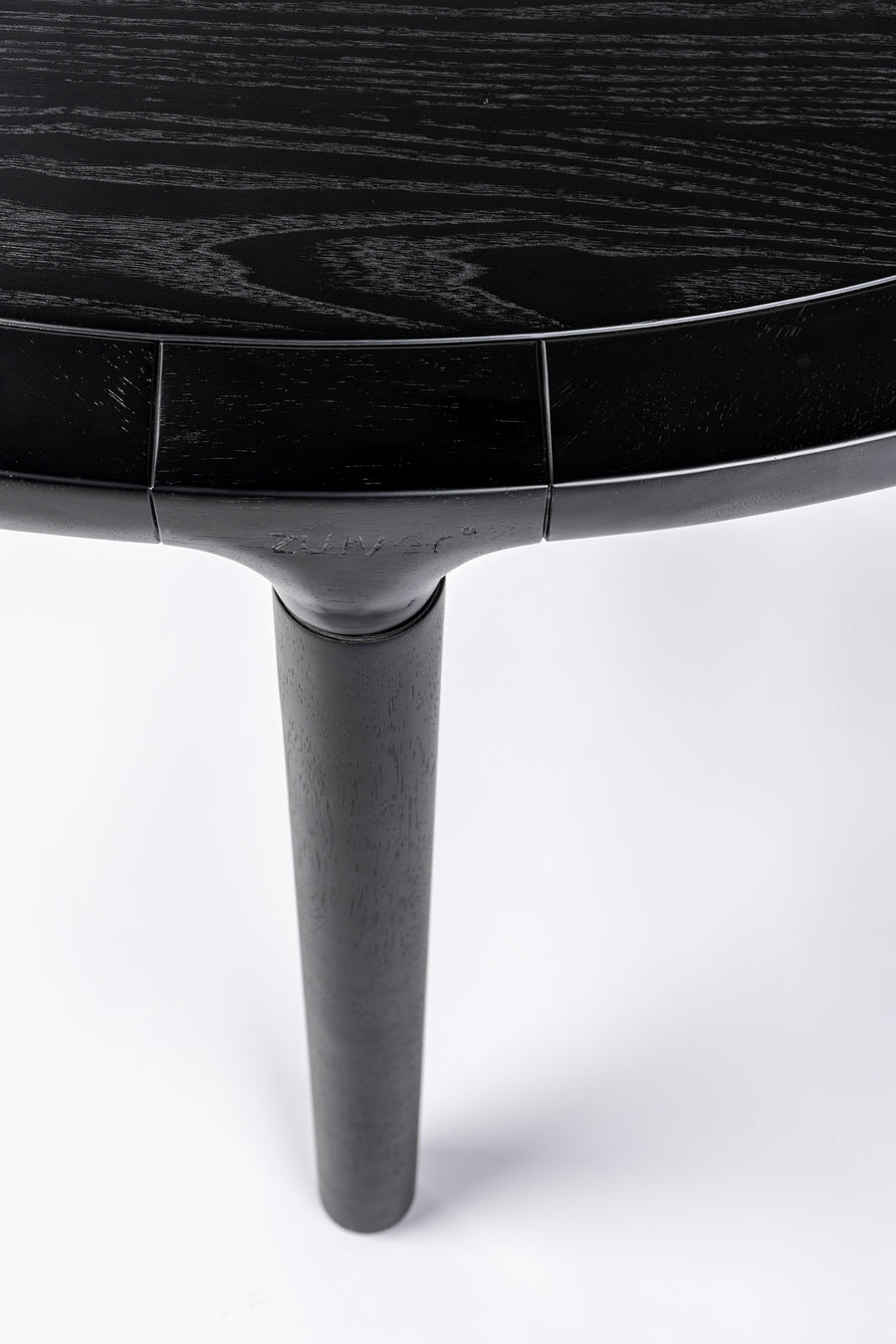 Storm eettafel rond 128 cm hout zwart