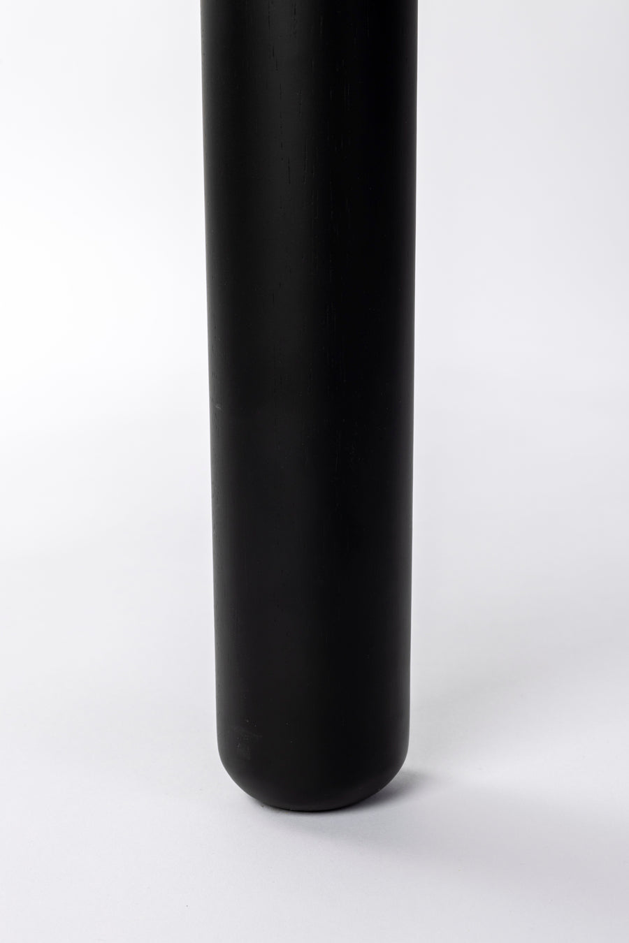 Storm eettafel rond 128 cm hout zwart