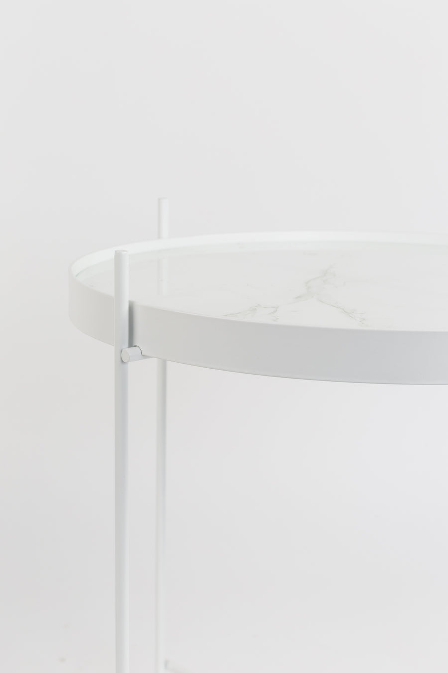 Cupid bijzettafel rond 43 cm glas/ marmer wit
