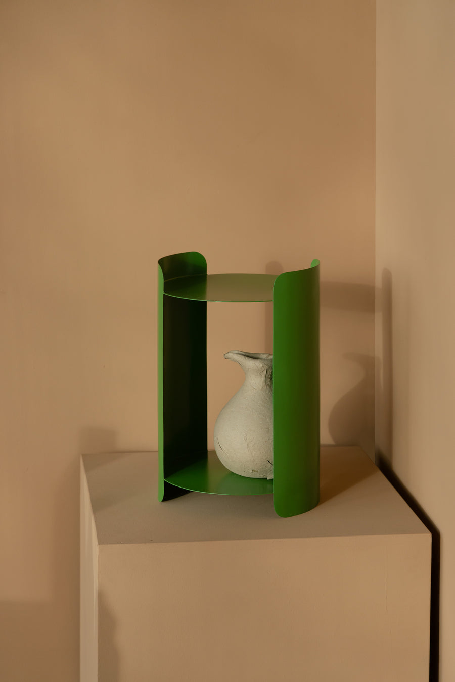 Navagio bijzettafel rond 31 cm metaal groen