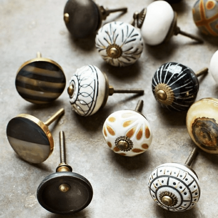 Horn door knob