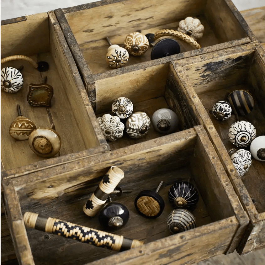 Door handle w/ rattan