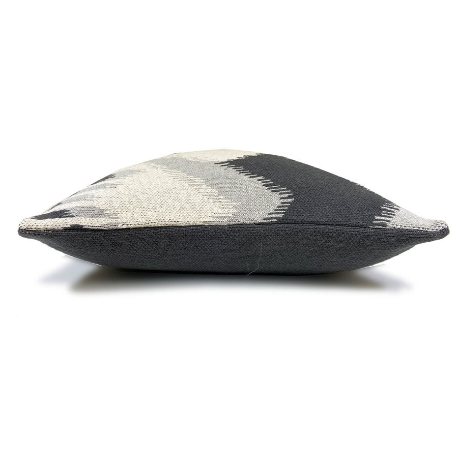 Malagoon sierkussen ikat - antraciet - 50x50cm 100% biologisch katoen