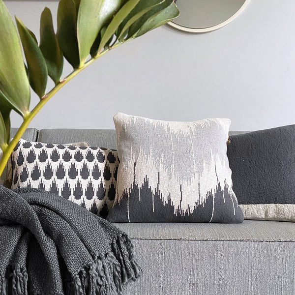 Malagoon sierkussen wave - antraciet - 50x50cm 100% biologisch katoen