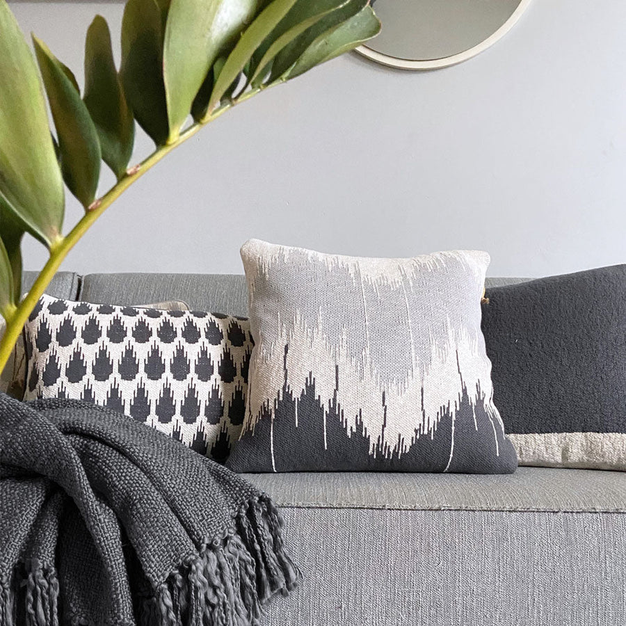 Malagoon sierkussen wave - antraciet - 50x50cm 100% biologisch katoen