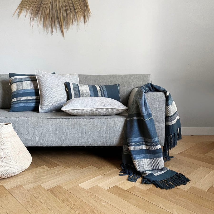 Malagoon sierkussen grijs met structuur - 35x60cm gerecyclede wol