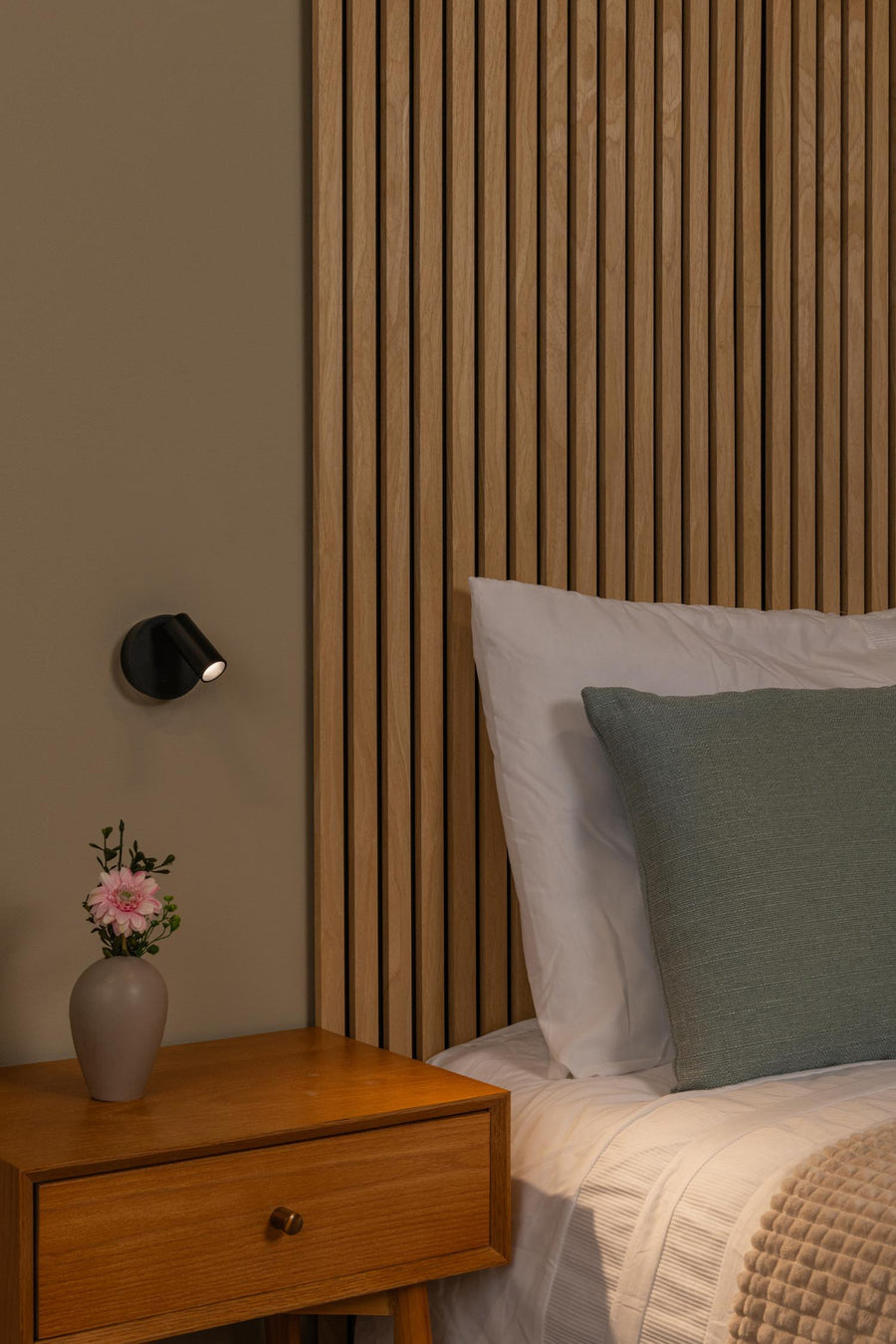 Lucide TONI oplaadbare LED-wandspot met dimfunctie, Ø 8,1 cm, 2 W, 2700–4000 K, zwart