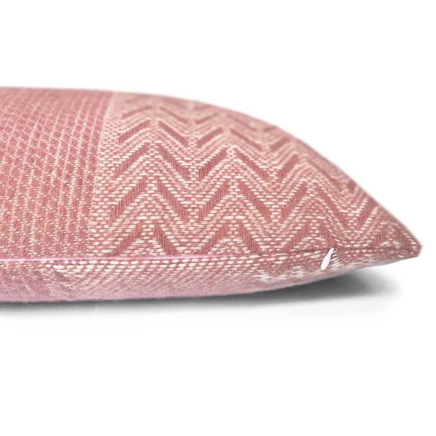 Malagoon sierkussen uptown - roze - 35x60cm 100% wol