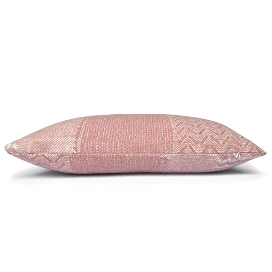 Malagoon sierkussen uptown - roze - 35x60cm 100% wol
