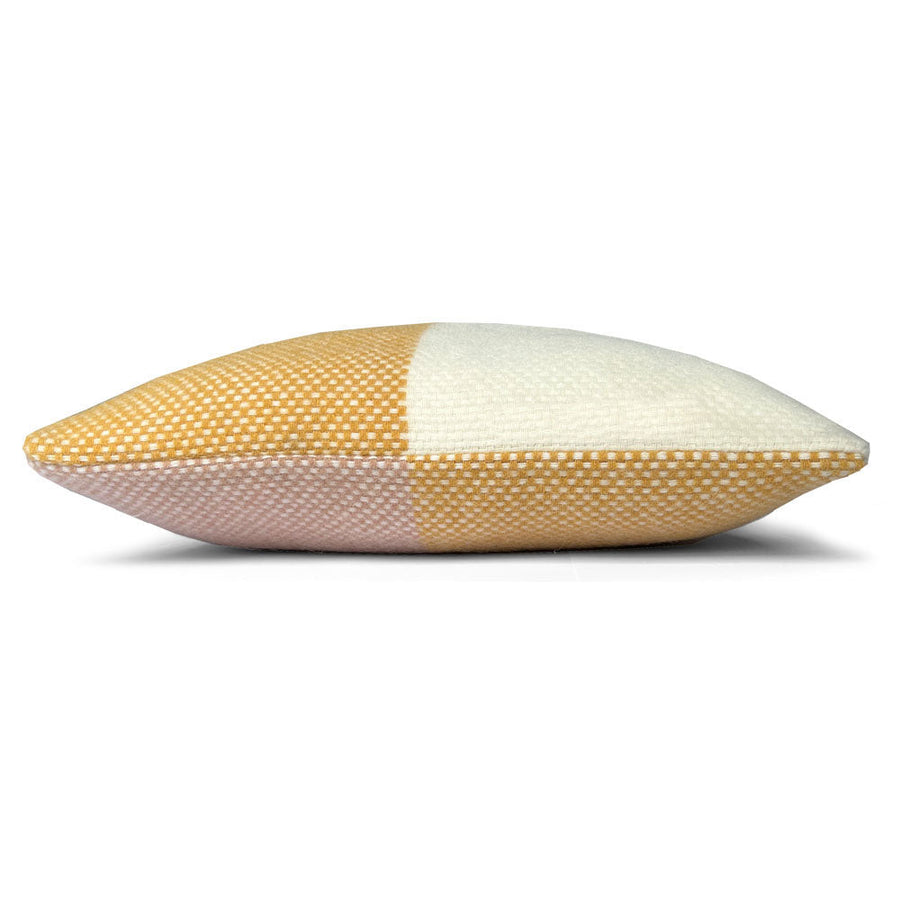 Malagoon sierkussen festivity - geel, oker, gebroken wit - 45x45cm 100% wol
