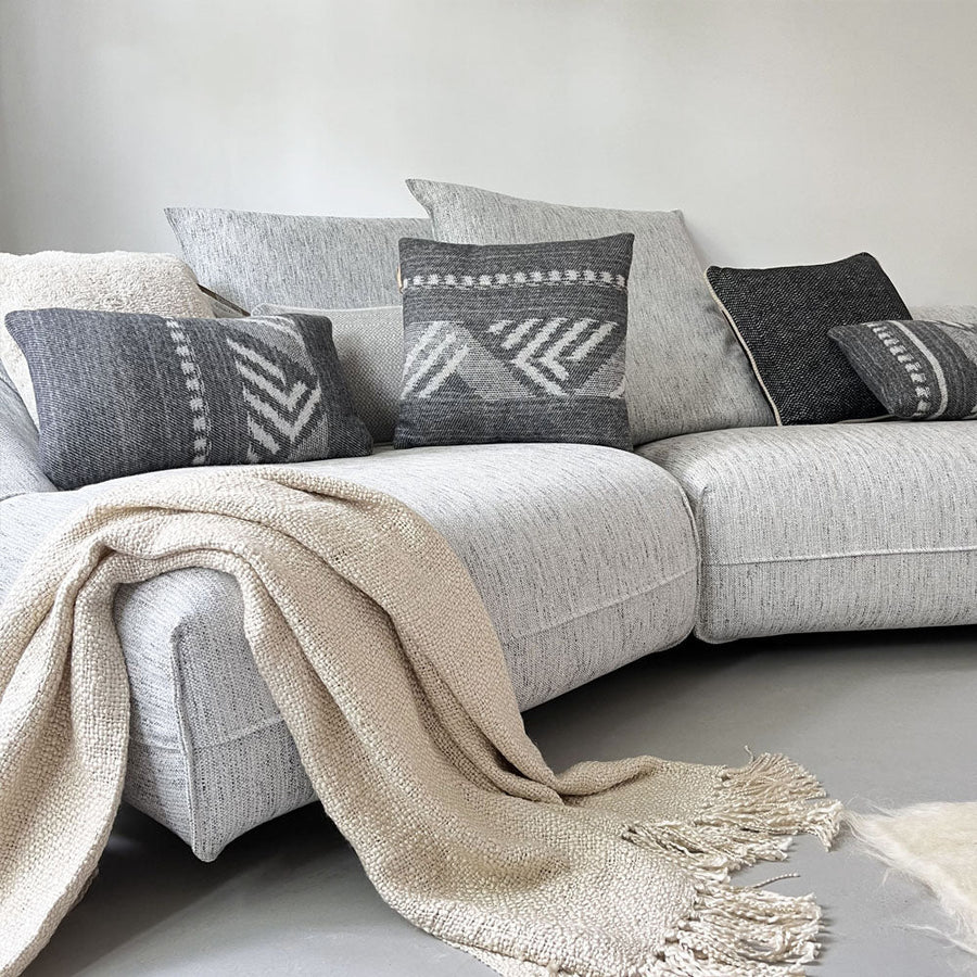 Malagoon sierkussen mochica decostripe - antraciet - 35x60cm