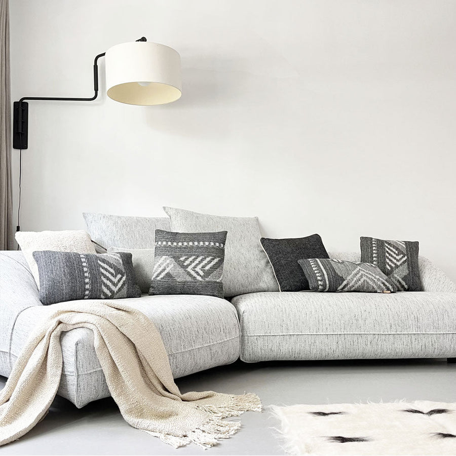 Malagoon sierkussen mochica decostripe - antraciet - 35x60cm