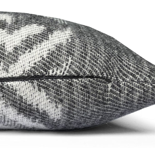 Malagoon sierkussen mochica decostripe - antraciet - 35x60cm