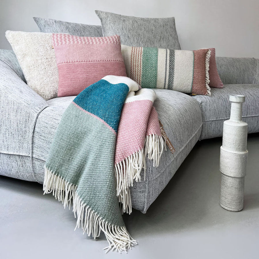 Malagoon sierkussen uptown - roze - 45x45cm 100% wol