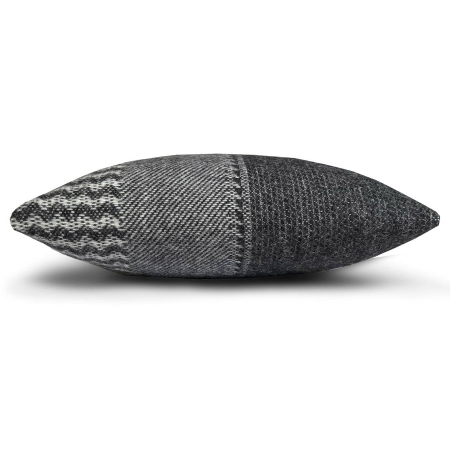 Malagoon sierkussen uptown - zwart - 45x45cm 100% wol