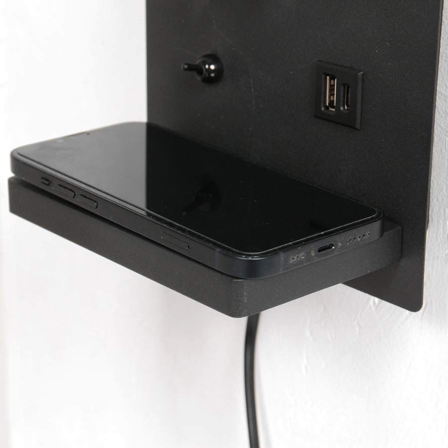 Wandlamp upround 3654zw zwart met draadloze telefoonlader