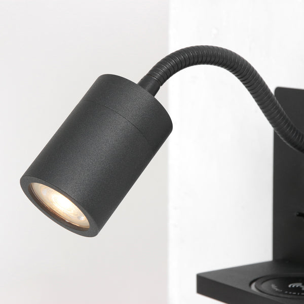 Wandlamp upround 3654zw zwart met draadloze telefoonlader
