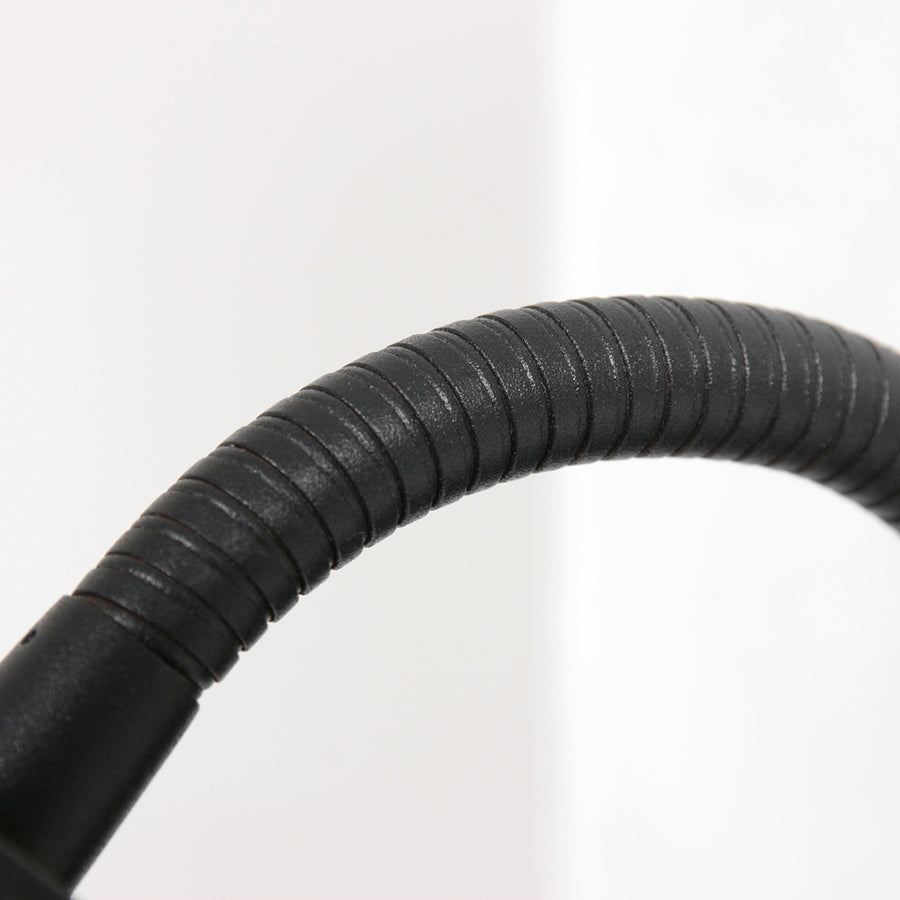 Wandlamp upround 3654zw zwart met draadloze telefoonlader