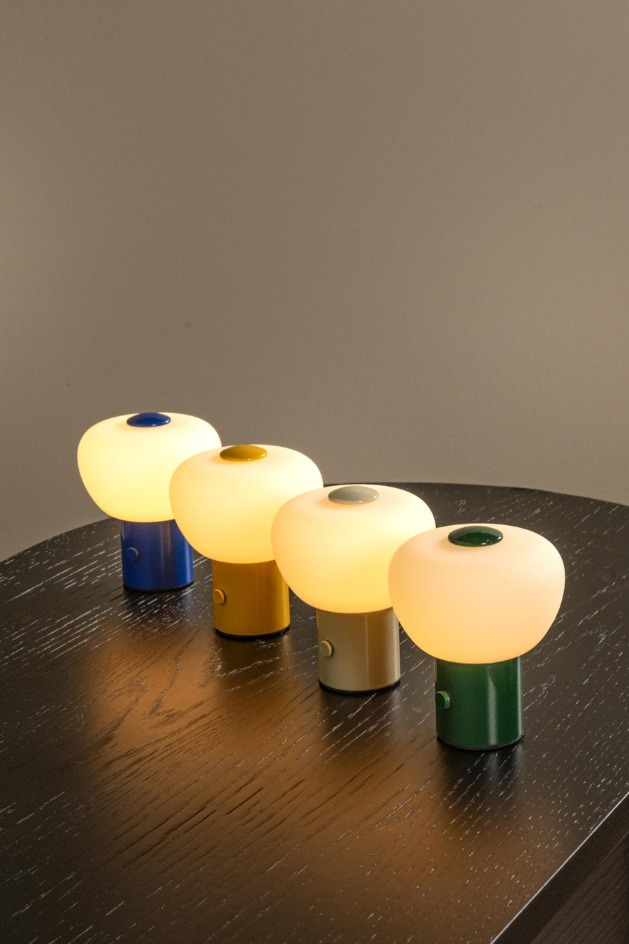 Lucide GUSTAV oplaadbare LED-tafellamp met dimfunctie, Ø 8 cm, 0,8 W, crème