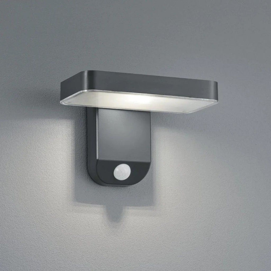 Wand lamp, Esquelincl. 1 x LED,SMD,4,5 Watt,3000K,290 Lm.Armatuur Kunststof, AntracietL 18,0cm, H 12,0cm, ? 13,0cmBewegingssensor,Werkt op batterijen,