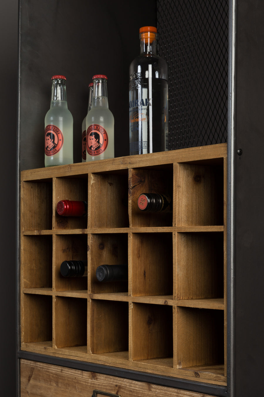 Kast Vino