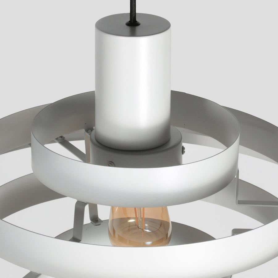 Witte Hanglamp Halo Cirque 4217W – Elegant Lichtspel met Stijlvolle Metalen Ringen