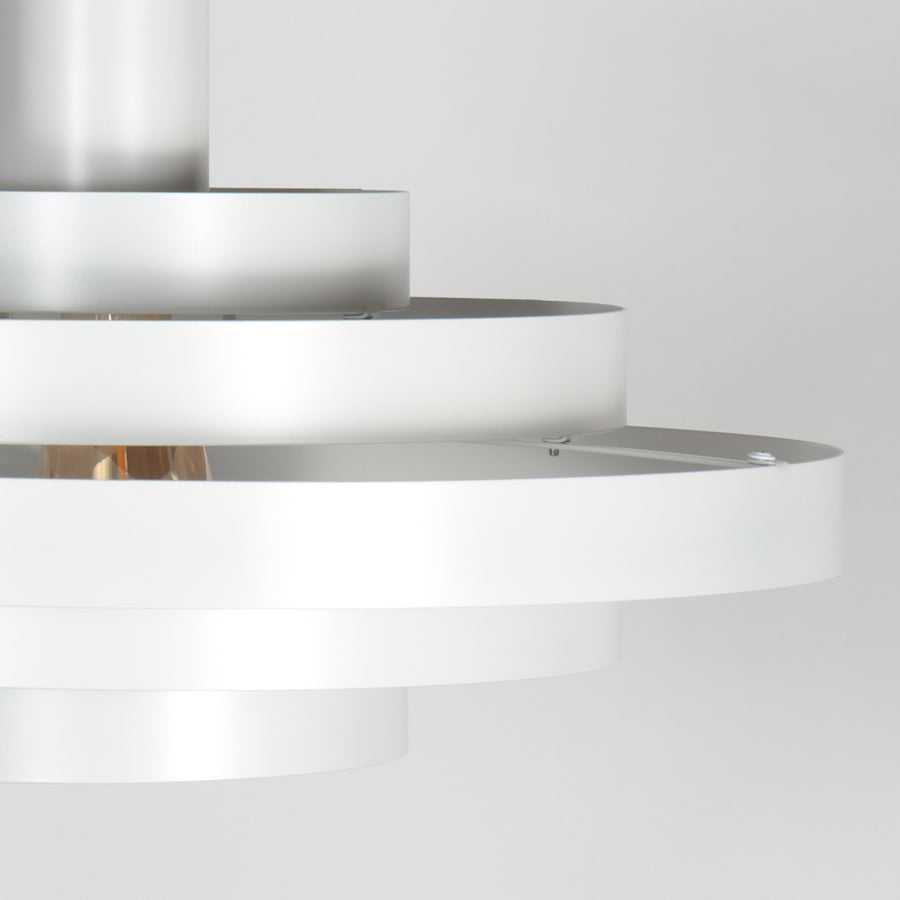 Witte Hanglamp Halo Cirque 4217W – Elegant Lichtspel met Stijlvolle Metalen Ringen