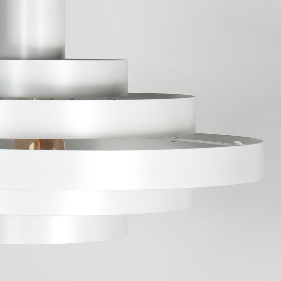 Witte Hanglamp Halo Cirque 4217W – Elegant Lichtspel met Stijlvolle Metalen Ringen