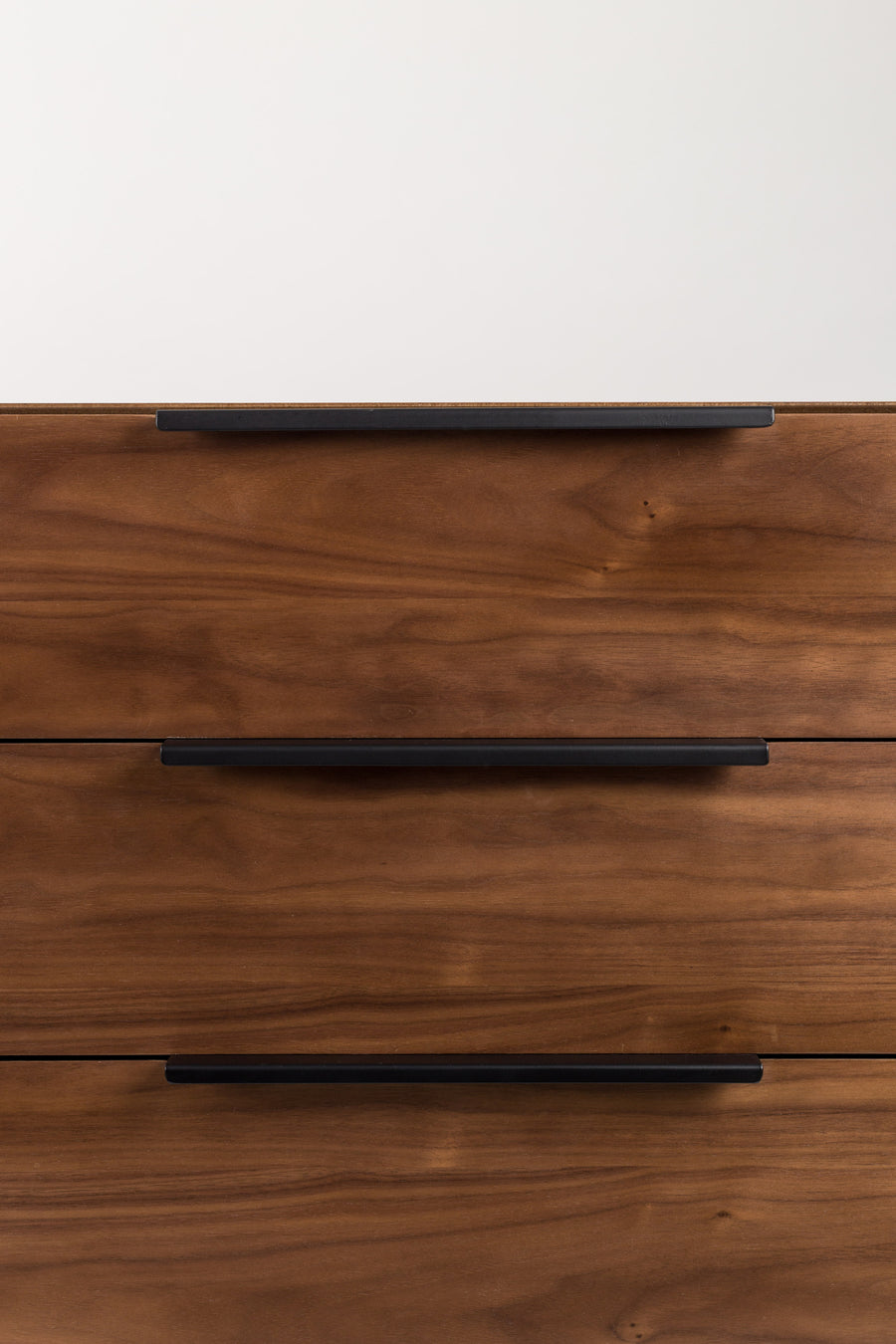 Dressoir Travis Notenhout