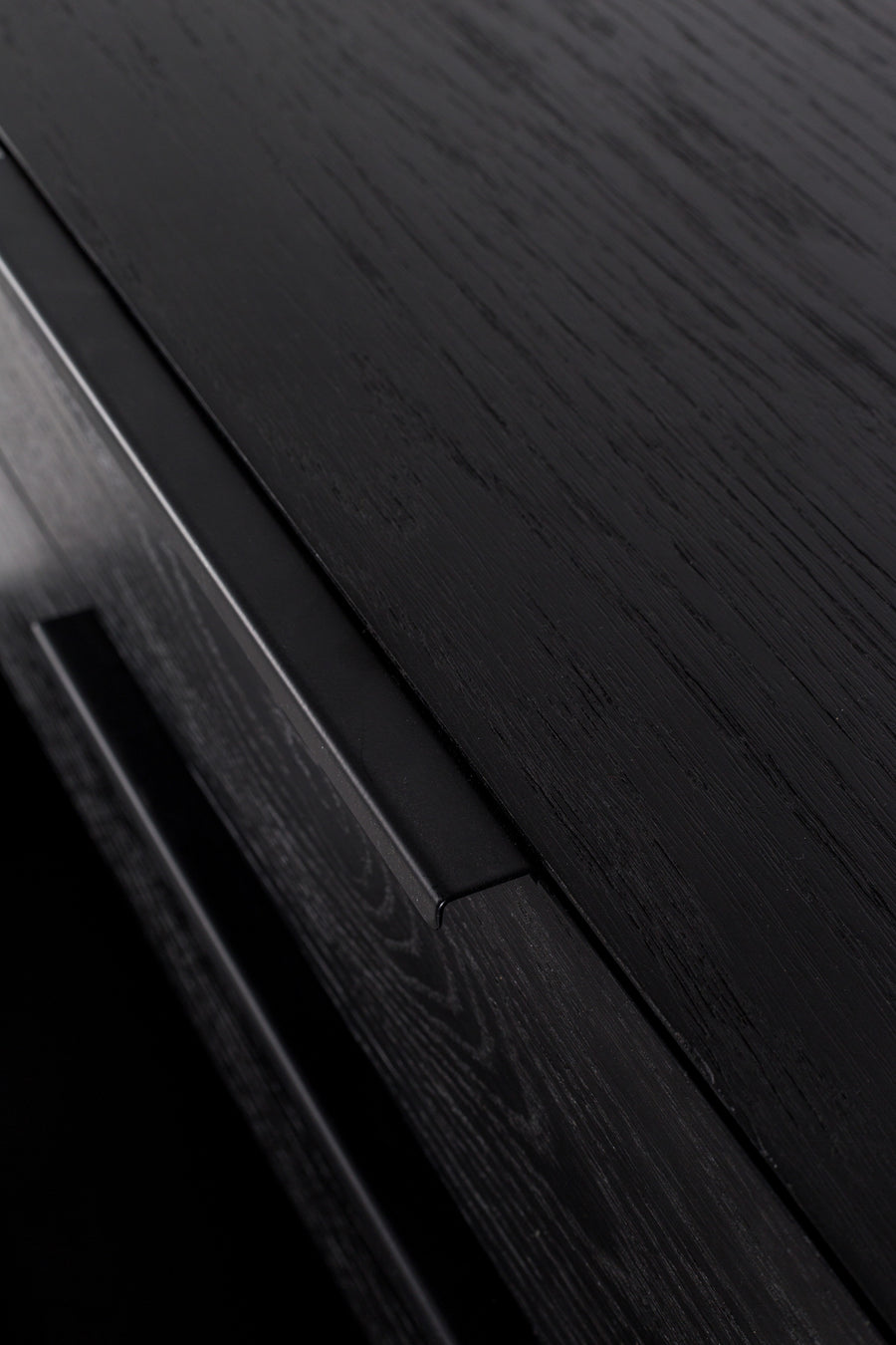 Dressoir Travis Zwart Eiken