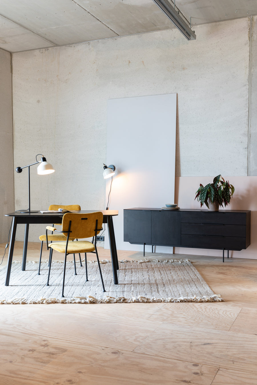 Dressoir Travis Zwart Eiken