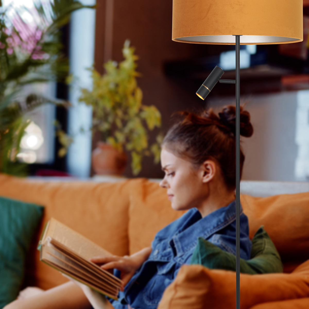 Vloerlamp stang 4835zw met leeslicht en gouden velours kap