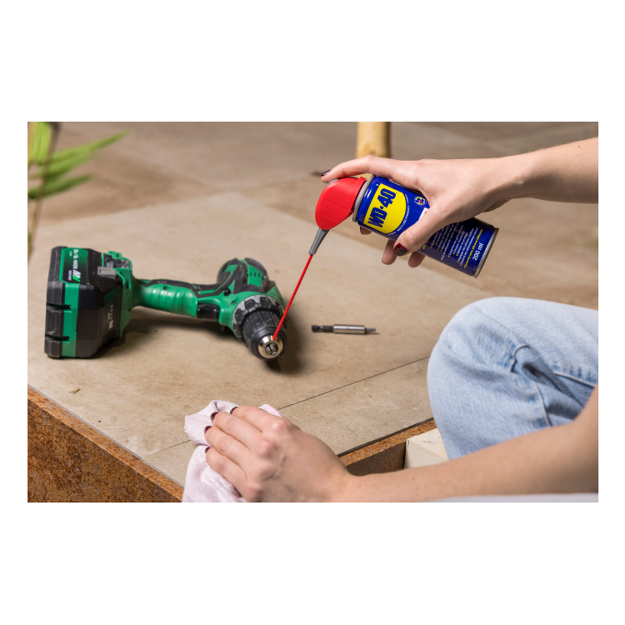 WD-40 spray met smart straw