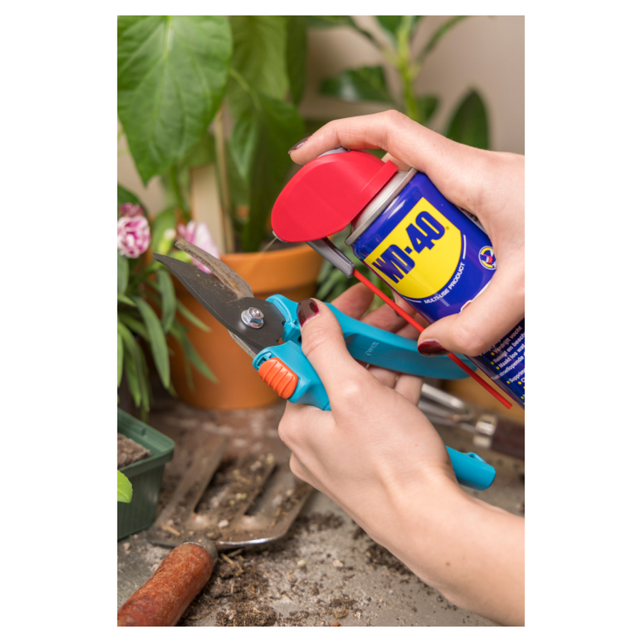 WD-40 spray met smart straw