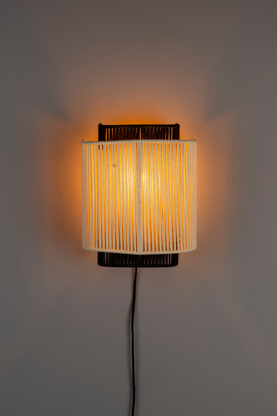 Elon wandlamp beige/ zwart