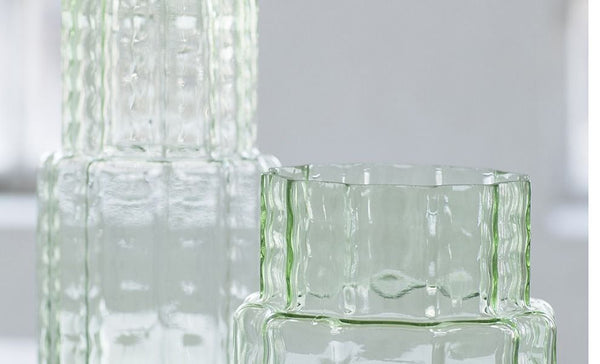 Vase n?4 green transparent waves