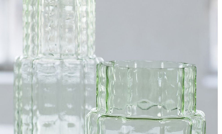 Vase n?4 green transparent waves