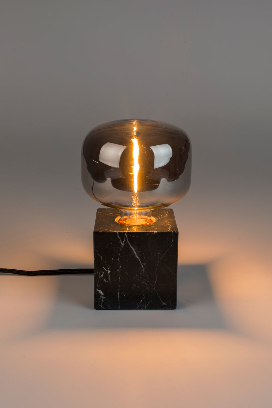 Hazy lichtbron breed getint glas