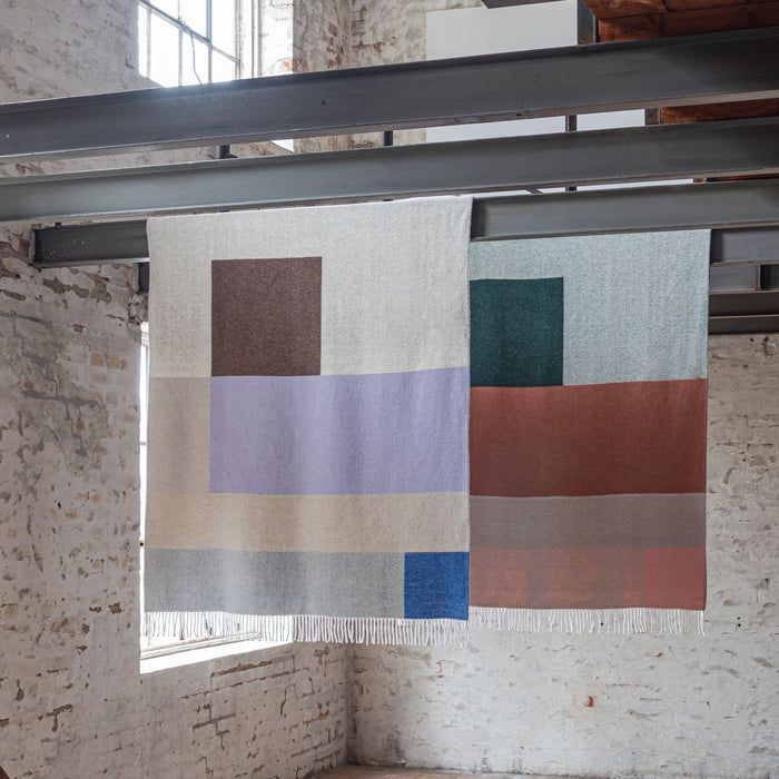 BRICK throw 125x190 Lila