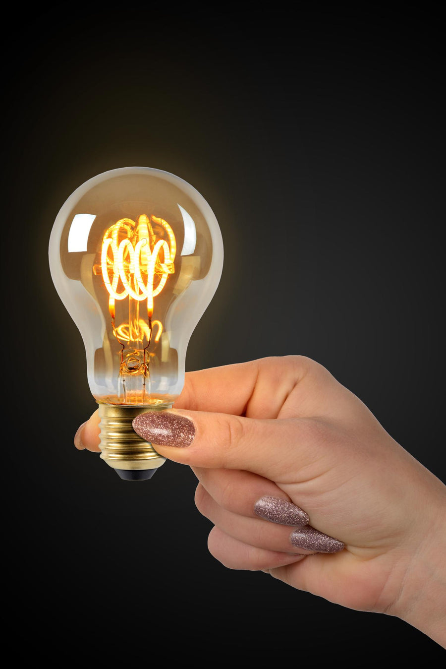 Lucide A60 dimbare LED-filamentlamp E27 Ø 6 cm, 4,9 W, 2200 K, amber
