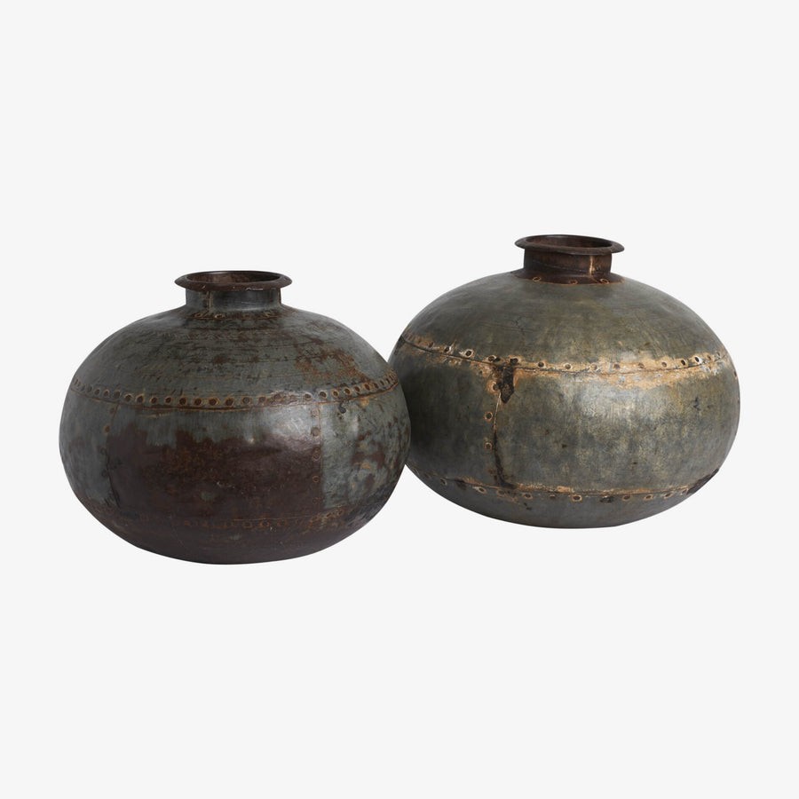 Oud ijzeren waterpot