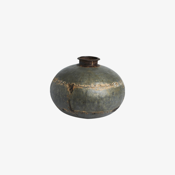 Oud ijzeren waterpot