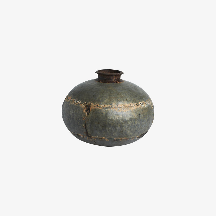 Oud ijzeren waterpot