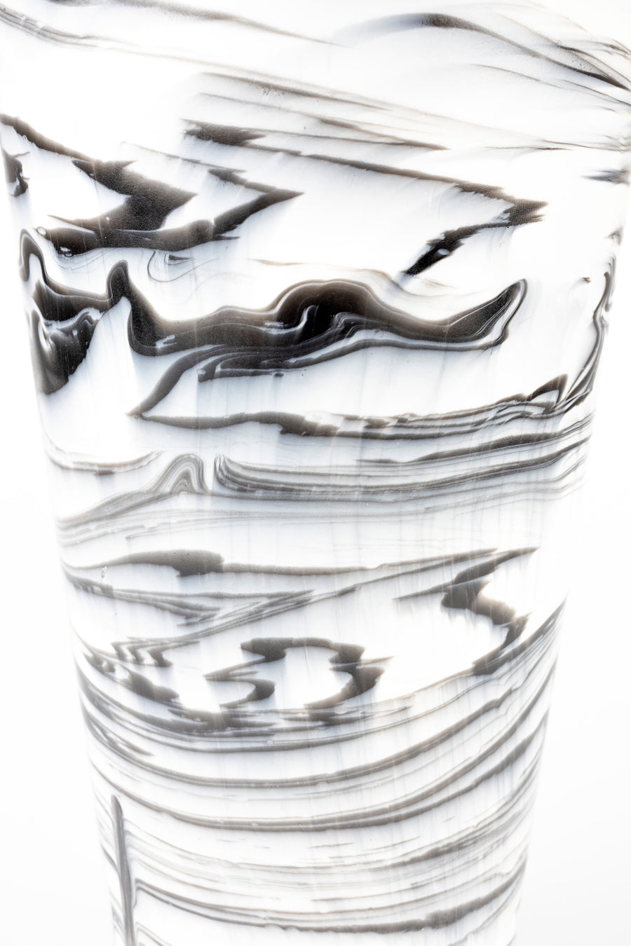 Conic vaas s black/white